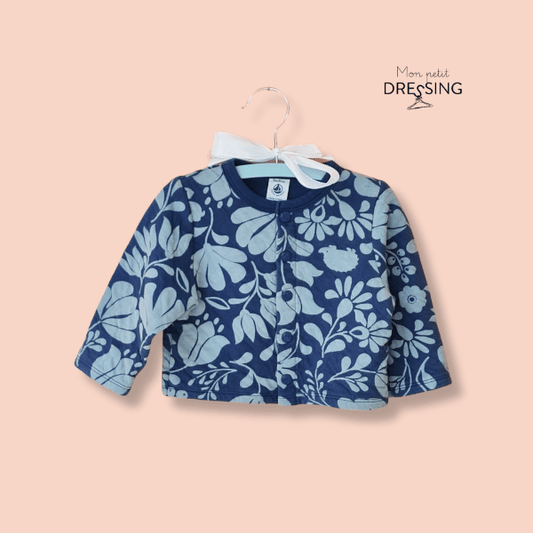 Cardigan en tubique, matelassé, couleur bleu motif floral bleu ciel. Marque Petit Bateau