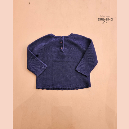 Pull bleu marine, 3 boutons pour élargir le col