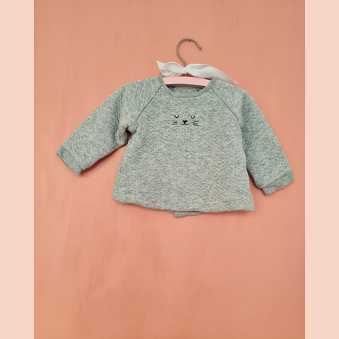 Pull gris taille évasée - motif tête de chat - Molleton - Taille 9 mois Vue de face