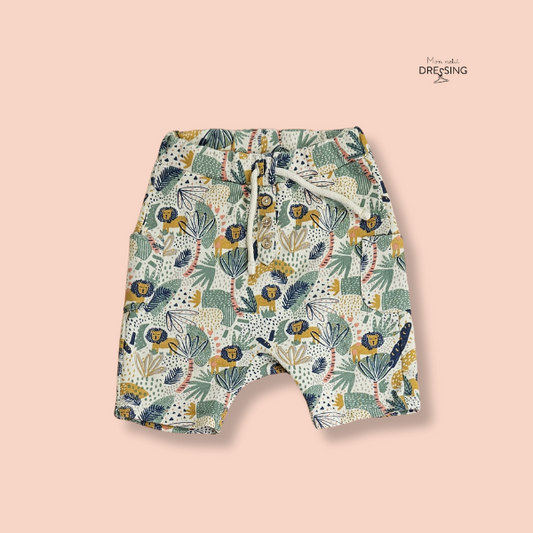 Mon Petit Dressing - Short à motif savane et lion. Taille avec lien. 