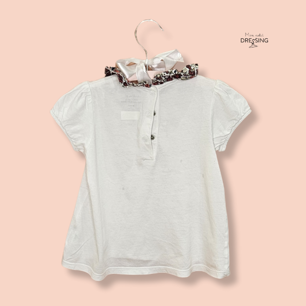 Mon Petit Dressing | T-shirt blanc - vue de dos, manches courtes. 3 boutons élargissent le col