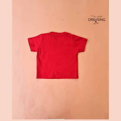 T-shirt rouge vue de dos, manches courtes