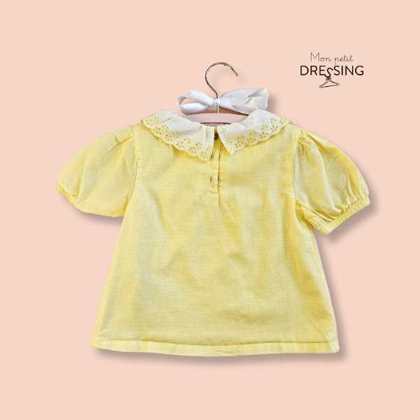 Mon Petit Dressing | Blouse jaune col brodé ajouré, ouverture au col élargit par 3 boutons. Manches courtes. Sergent Major. Vue de dos