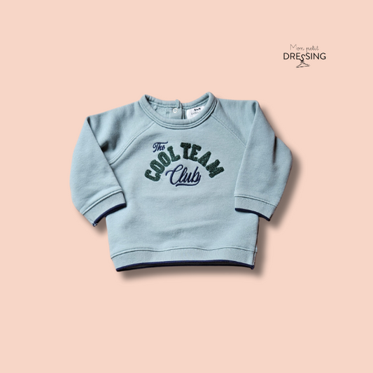 Mon Petit Dressing | Pull vert d'eau "The Cool Team club de la marque Cyrillus. Molleton à l'intérieur