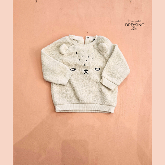 pull blanc, ourson, oreilles en relief vue de face